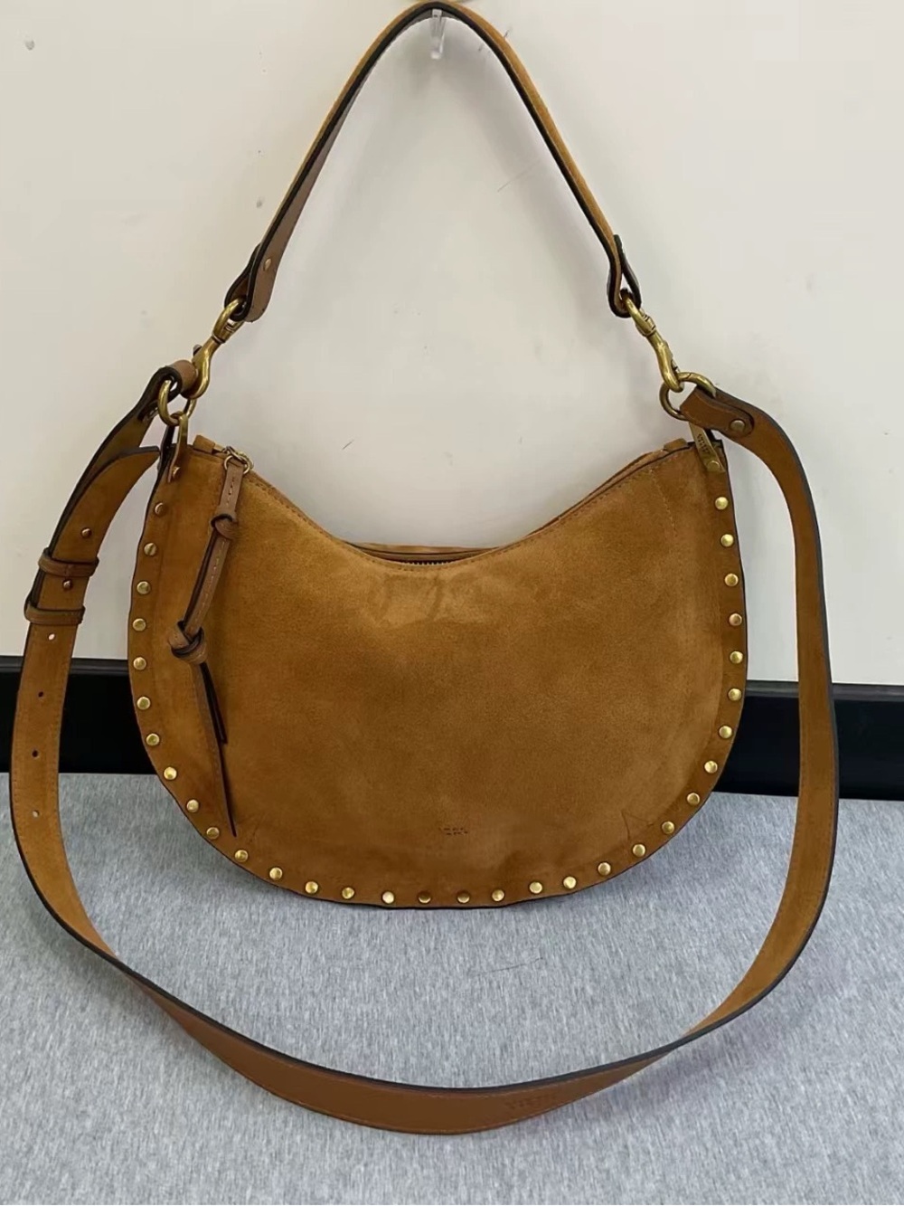 Isabel Marant OSKAN SOFT ZIP BAG
oskan soft zip bag in suede calfskin leather - Picture 3 of 16